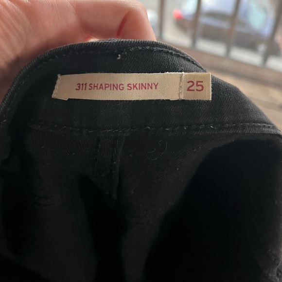 Levi’s 311 Shaping Skinny Black 25 W x 25 L - Picture 6 of 7